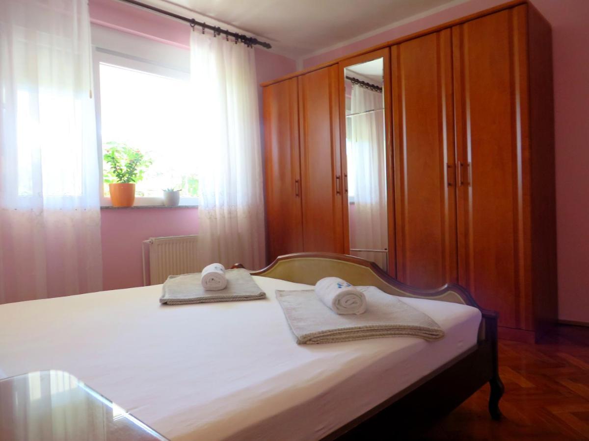 Beach Apartments Roza - The Garden Apartment Биоград-на-Мору Экстерьер фото
